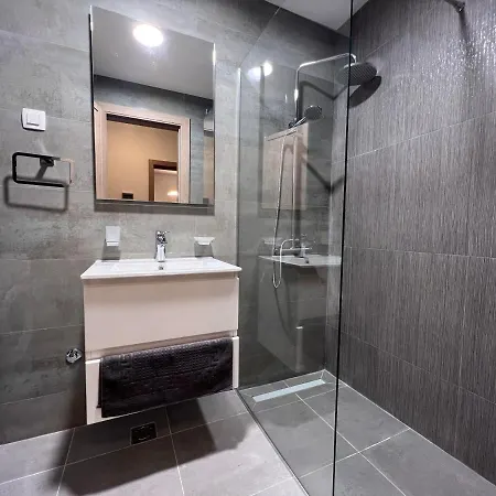 White Homes 3 - Master Quart Apartment