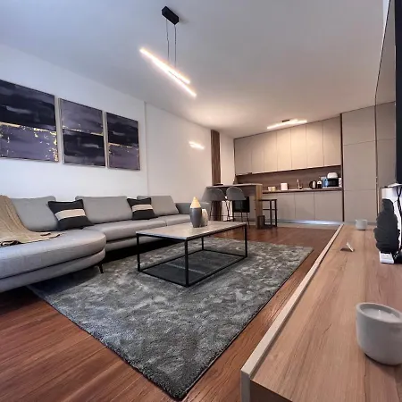 White Homes 3 - Master Quart Apartment *